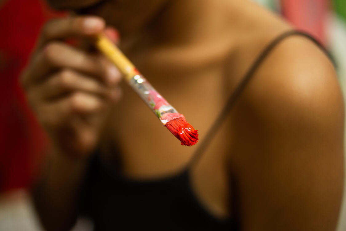 ANA NEVES EM SEU ATELIER, 2025